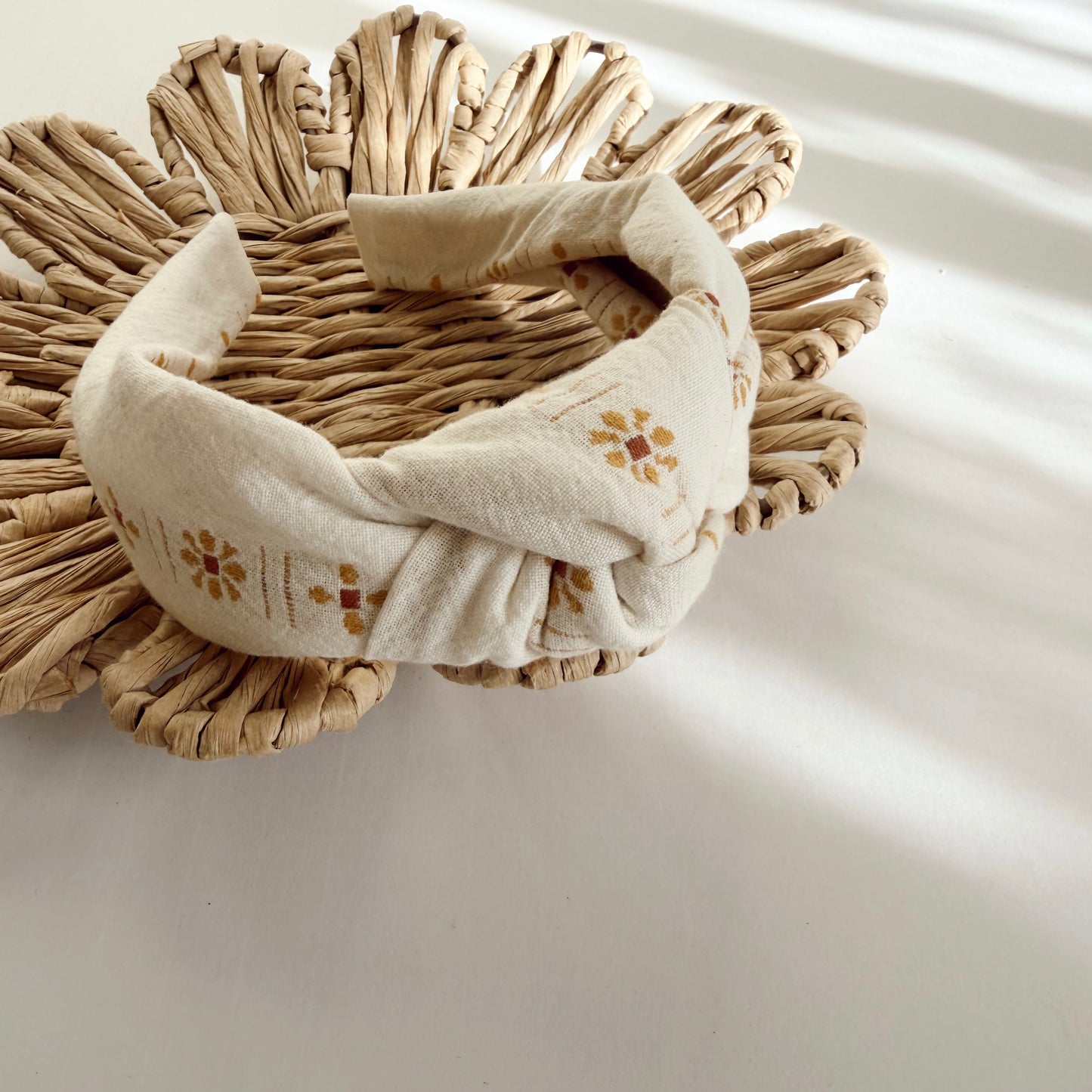 Knotted Headband / Daisies in Cream