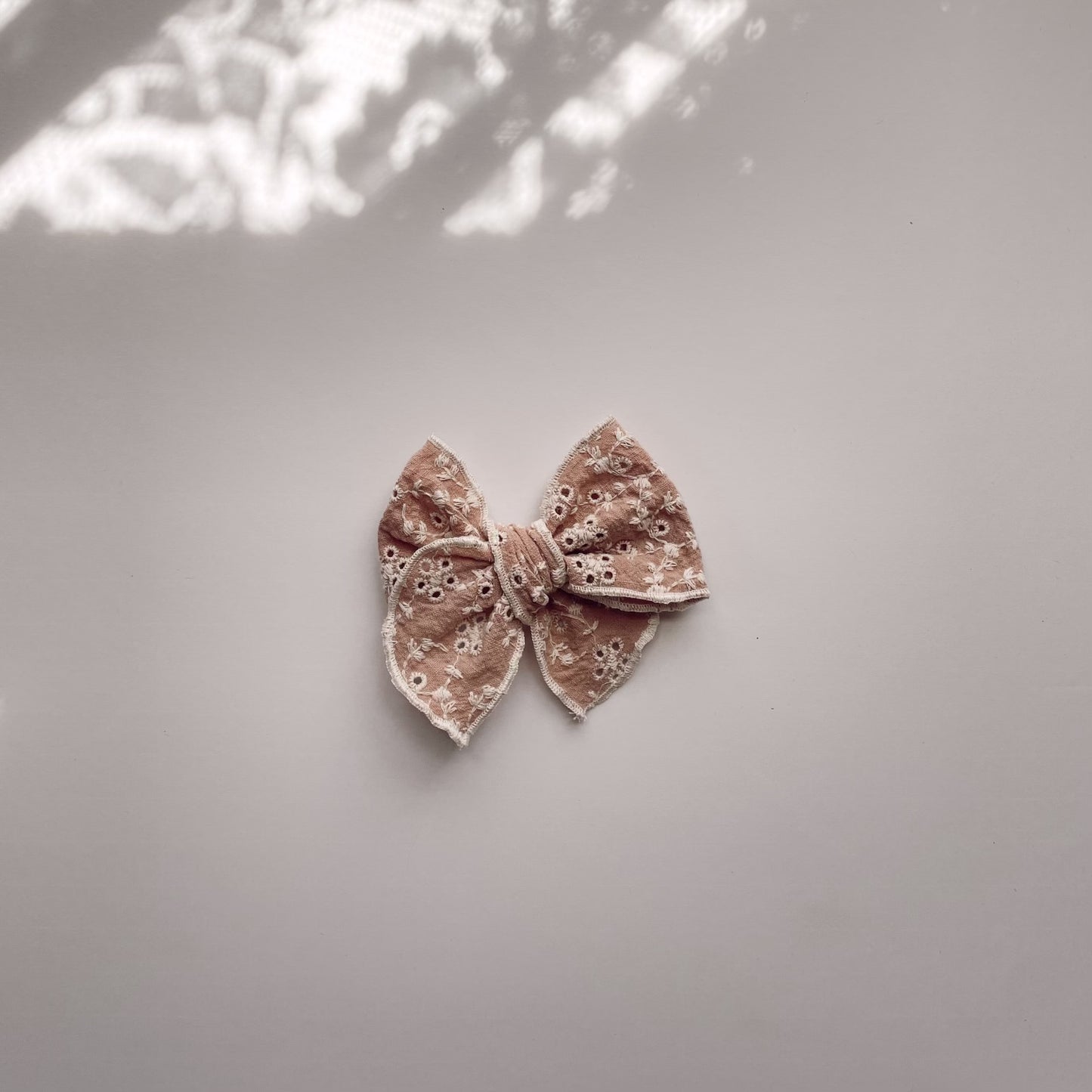 Sailor Bow / Mauve Eyelet