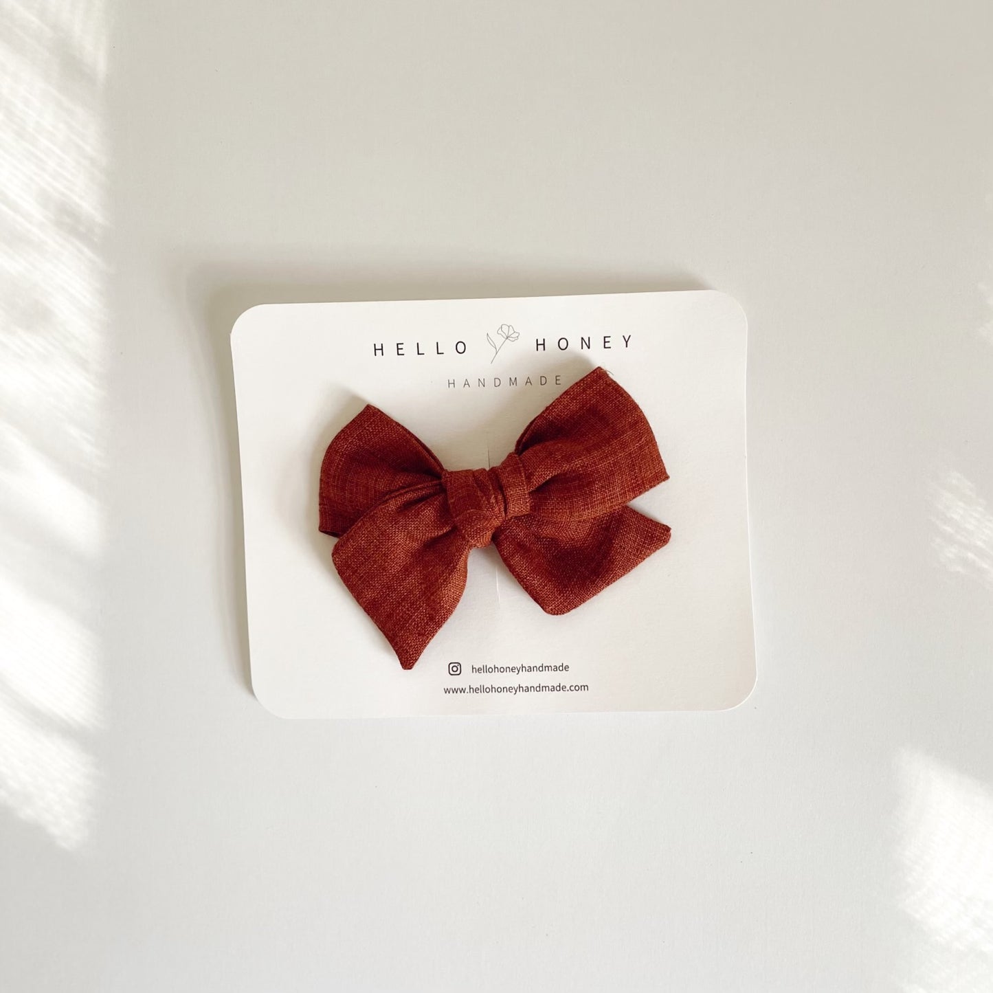 Pinwheel Bow / Rust Linen